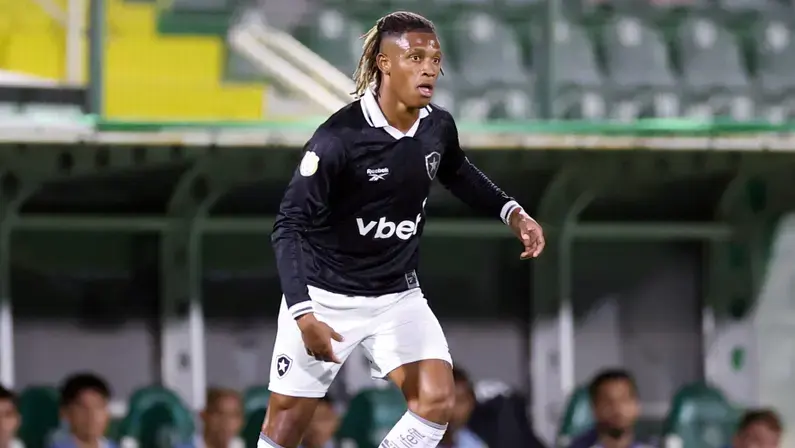 Nicola se espanta com setoristas do Palmeiras cravando Danilo: ‘Botafogo não vai aceitar essa proposta e não tem pressa para vender’