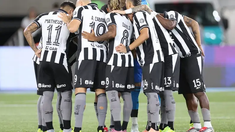 Comentarista critica "coletivo deprimente" do Botafogo após derrota para o Flamengo