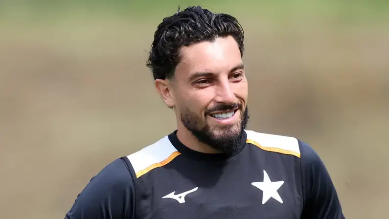 Alex Telles convoca torcida do Botafogo para clássico: ‘Saudade de ver o Estádio Nilton Santos pulsando’