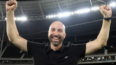 Rodrigo Bellão desabafa sobre críticas e projeta novos passos como auxiliar de Tite no Botafogo: 'Mais um momento muito especial na minha vida' Rodrigo Bellão desabafa sobre críticas e projeta novos passos como auxiliar de Tite no Botafogo: 'Mais um momento muito especial na minha vida'