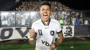 Comentarista exalta Matheus Martins, destaque do Botafogo contra o Vasco: ‘É questionado, mas não se omite’ Comentarista exalta Matheus Martins, destaque do Botafogo contra o Vasco: ‘É questionado, mas não se omite’