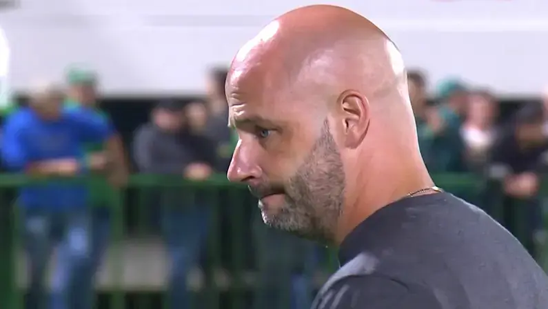 Franclim Carvalho reclama após Botafogo ser eliminado pela Chapecoense: 'Minha equipe não pode jogar assim'