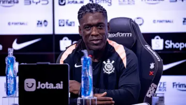 Ex-técnico do Botafogo comenta elogios que recebeu de Seedorf, novo técnico do Corinthians: ‘Por que não me convida?’ Ex-técnico do Botafogo comenta elogios que recebeu de Seedorf, novo técnico do Corinthians: ‘Por que não me convida?’