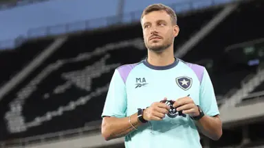 Jornalista diz que jogadores e diretoria queriam manutenção de Anselmi no Botafogo: 'Quem encabeçou demissão foi o Textor' Jornalista diz que jogadores e diretoria queriam manutenção de Anselmi no Botafogo: 'Quem encabeçou demissão foi o Textor'