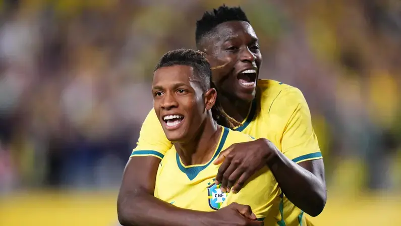 Botafogo pode vender Danilo a outro clube e investir em Luiz Henrique? Jornalista detalha situação