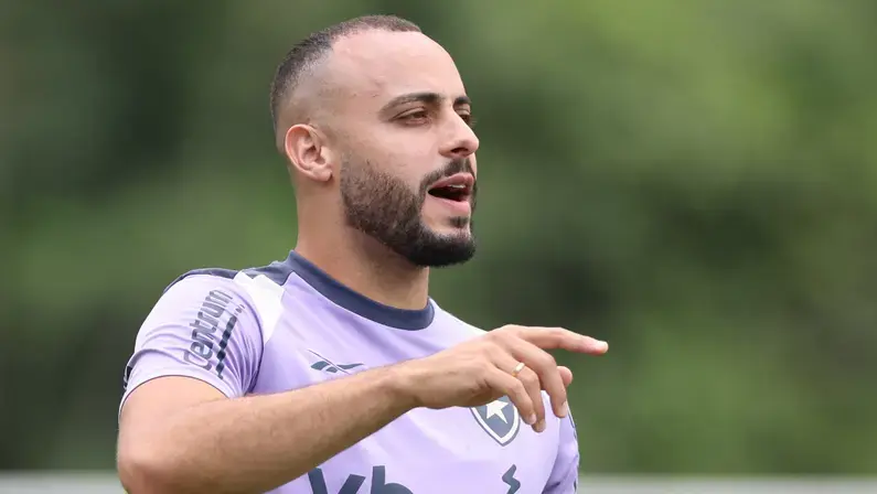 Corinthians 'chega ao limite' por Arthur Cabral e não abre mão de divisão de salário com Botafogo