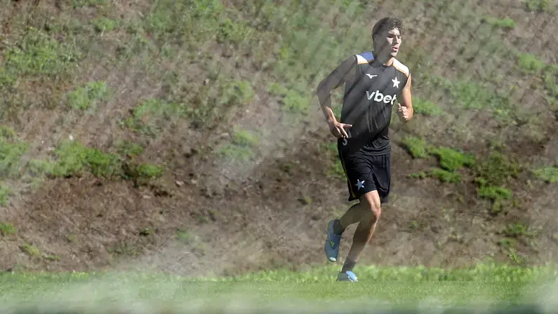 Ferraresi tem valores a receber do São Paulo, e falta também acerto salarial com Botafogo para fechar troca por Newton