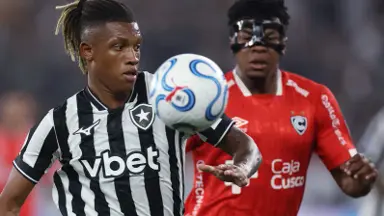 Danilo reafirma compromisso com o Botafogo e nega especulações Danilo reafirma compromisso com o Botafogo e nega especulações