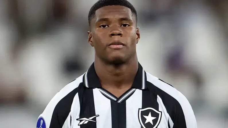 Franclim Carvalho elogia Kadir no Botafogo, mas pede calma: 'Não podemos dar passo maior que a perna'