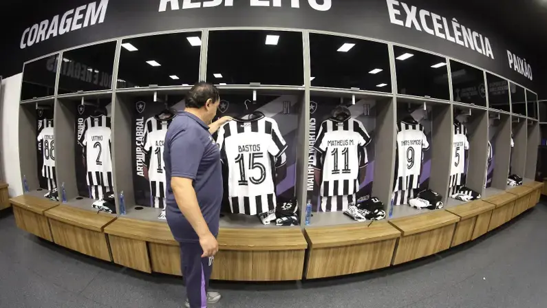 Botafogo escalado com Montoro e Kadir para enfrentar o Remo no Nilton Santos