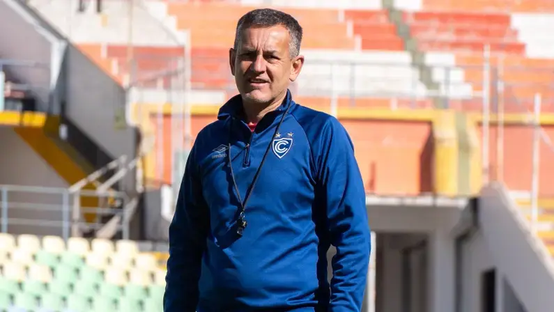 Técnico do Cienciano minimiza diferença de orçamento com Botafogo: ‘Por mais dinheiro que se tenha, ninguém entra no jogo pensando na carteira’