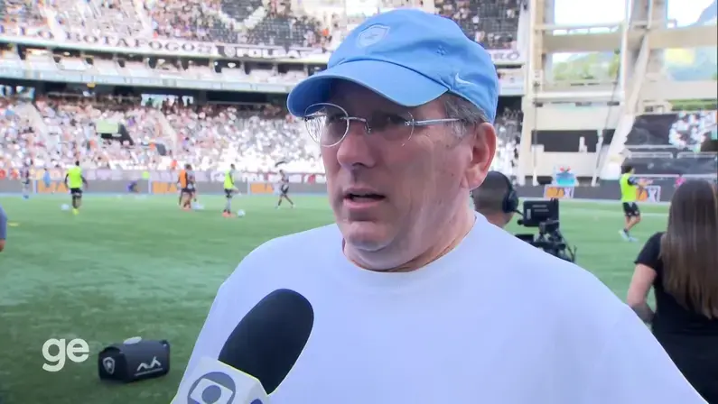 John Textor elogia presidente do Botafogo, mas faz crítica sobre social: 'Há dinossauros que deveriam ter sido tirados há muito tempo'