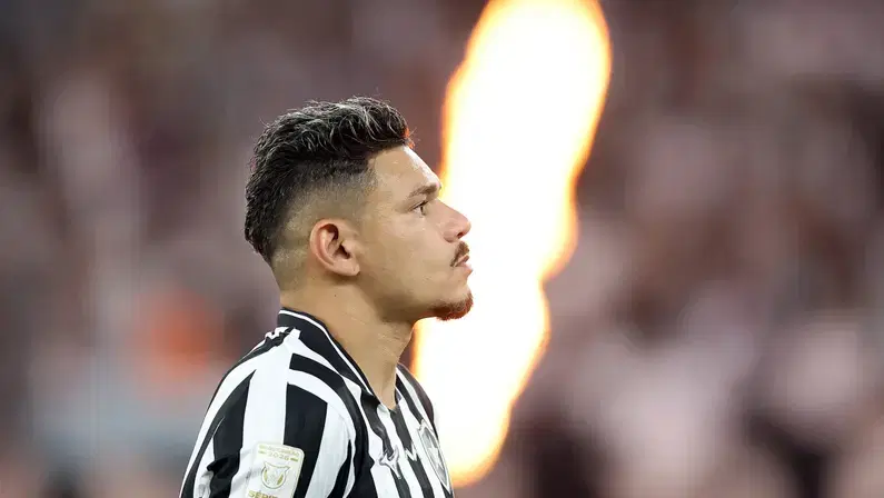 Tiquinho Soares supera Lucio Flavio e se torna o maior artilheiro do Botafogo no Brasileirão por pontos corridos
