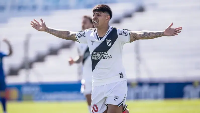 Mateo Peralta assina pré-contrato com Botafogo, que negocia com Danubio liberação antecipada