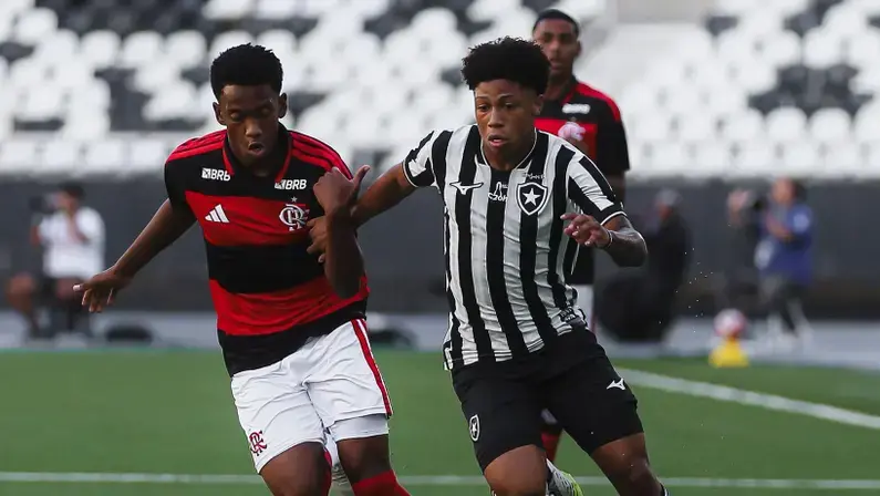 Botafogo Sub-17 empata com Flamengo em jogo movimentado no Nilton Santos