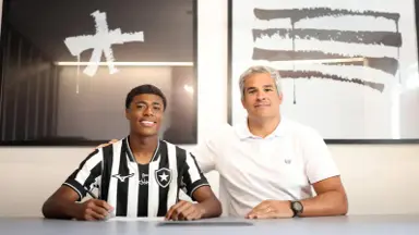 Botafogo firma primeiro contrato profissional com joia da base Cauã Machado Botafogo firma primeiro contrato profissional com joia da base Cauã Machado