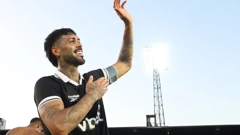 Alexander Barboza exalta time do Botafogo: 'Merecíamos voltar com uma vitória. Essa equipe pode e vamos provar isso'