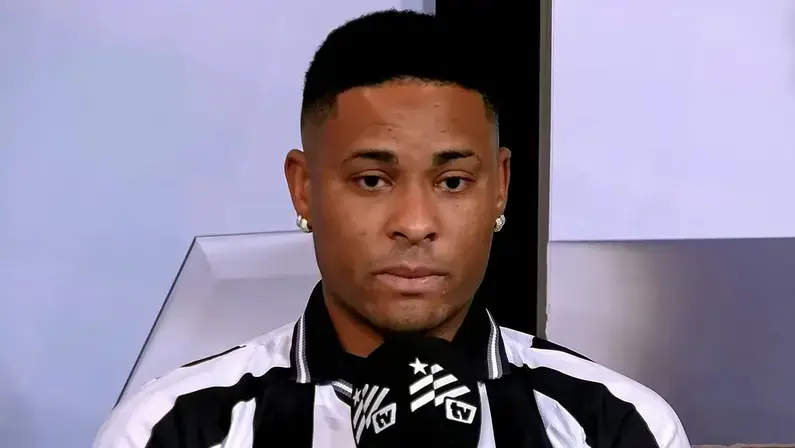 Caio Roque emociona ao relatar superação e chegada ao Botafogo