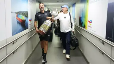 Canal: John Textor enviava mensagens a terceiros dizendo que mandaria técnicos embora nos tempos de Botafogo Canal: John Textor enviava mensagens a terceiros dizendo que mandaria técnicos embora nos tempos de Botafogo