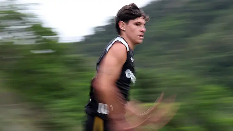 Álvaro Montoro tem lesão no tornozelo e desfalca Botafogo contra o Vasco