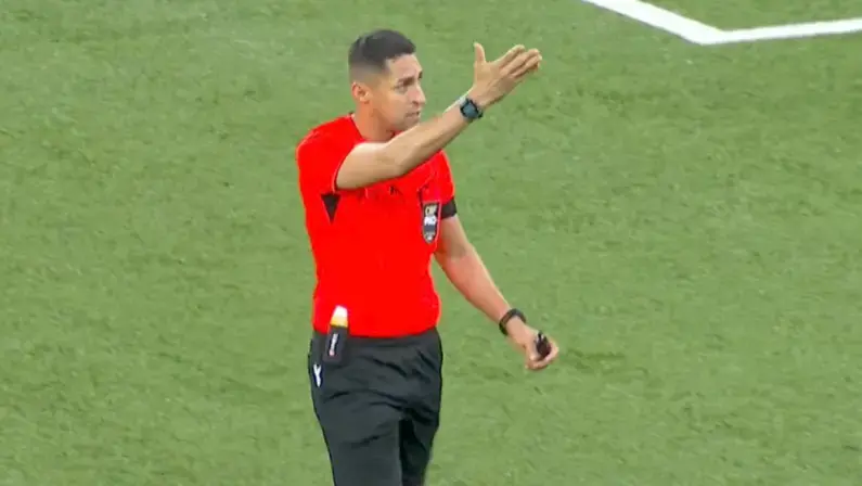 Rodrigo Pereira apita Botafogo x Santos após pausa do Brasileirão