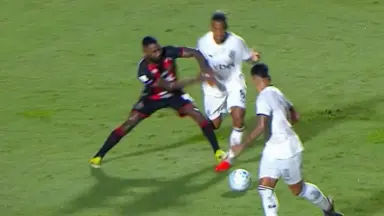 CBF entende que arbitragem acertou ao não expulsar jogador do Vitória que quase quebrou Danilo, do Botafogo CBF entende que arbitragem acertou ao não expulsar jogador do Vitória que quase quebrou Danilo, do Botafogo