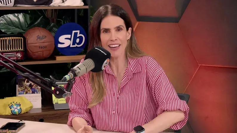 Joanna de Assis diz que é atacada até hoje por torcedores do Botafogo por noticiar atraso e cobra: ‘Cadê a fila de desculpas para mim?’