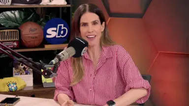 Joanna de Assis diz que é atacada até hoje por torcedores do Botafogo por noticiar atraso e cobra: ‘Cadê a fila de desculpas para mim?’ Joanna de Assis diz que é atacada até hoje por torcedores do Botafogo por noticiar atraso e cobra: ‘Cadê a fila de desculpas para mim?’