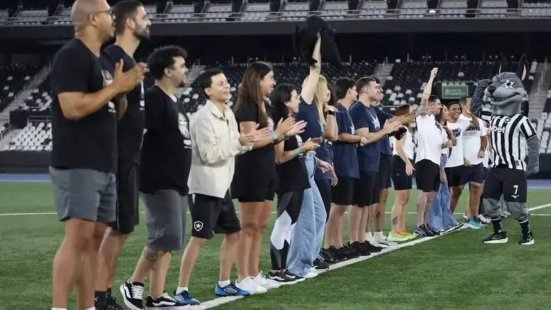 Botafogo TV inova e promove game show com sócios e influenciadores no Nilton Santos
