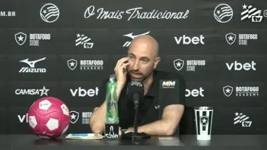 Rodrigo Bellão explica linha de cinco em Botafogo 3 x 2 Grêmio: 'Intenção não foi recuar, foi responder ao que o Felipão fez' Rodrigo Bellão explica linha de cinco em Botafogo 3 x 2 Grêmio: 'Intenção não foi recuar, foi responder ao que o Felipão fez'
