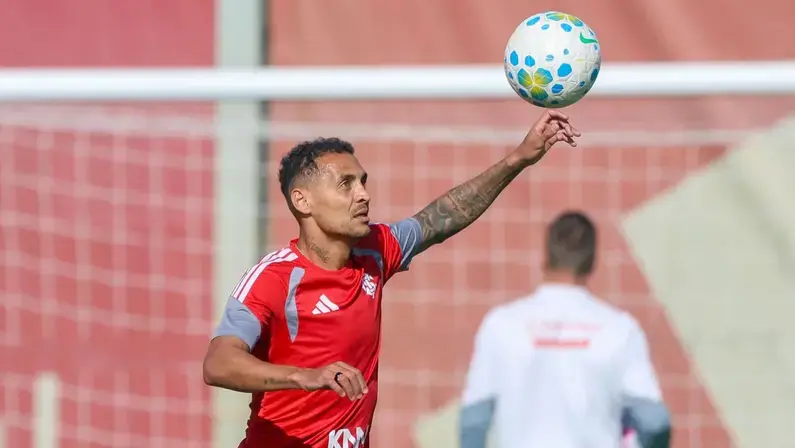 Com quatro suspensos, Internacional deve ter reforço de Alan Patrick contra o Botafogo