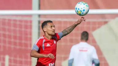 Com quatro suspensos, Internacional deve ter reforço de Alan Patrick contra o Botafogo Com quatro suspensos, Internacional deve ter reforço de Alan Patrick contra o Botafogo