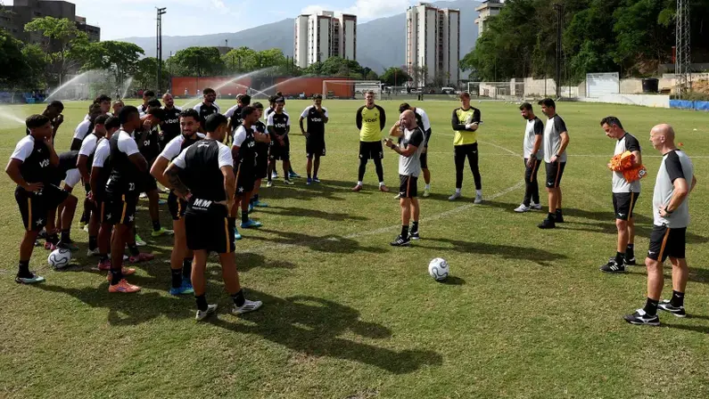 Botafogo descarta trazer aposta e busca goleiro mais experiente para chegar com status de titular