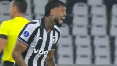 Jornalista: 'Torcedor olha mais com coração do que com a cabeça, mas Alexander Barboza está ajudando o Botafogo com venda para o Palmeiras' Jornalista: 'Torcedor olha mais com coração do que com a cabeça, mas Alexander Barboza está ajudando o Botafogo com venda para o Palmeiras'