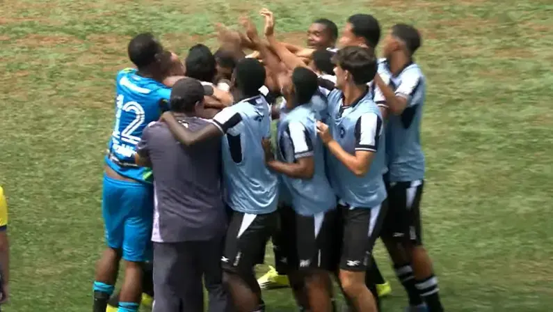Base do Botafogo mantém invencibilidade no Carioca Sub-15 e Sub-17