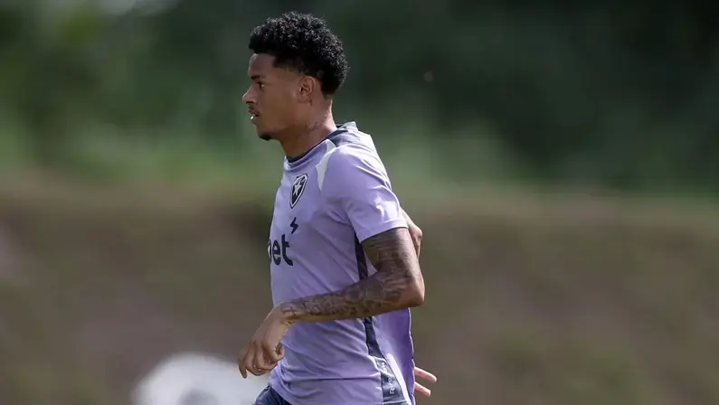 São Paulo faz sondagem por Newton, volante do Botafogo