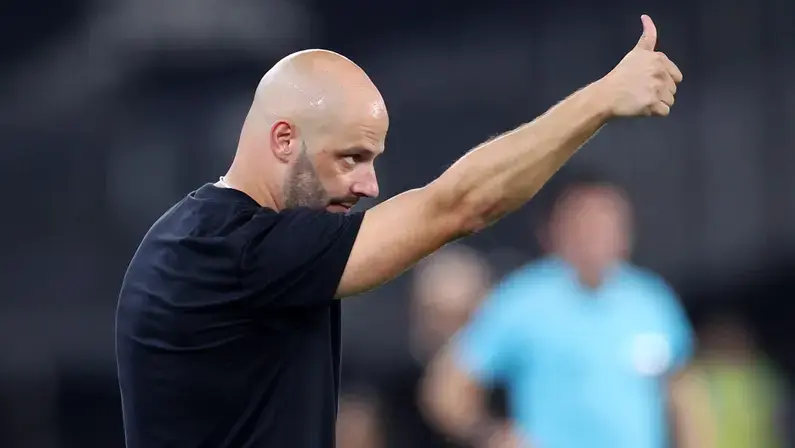 Franclim exalta caráter dos jogadores em meio a crise na SAF e convoca torcida: ‘Inimigo está lá fora. Querem bater no Botafogo, é momento de nos unirmos’