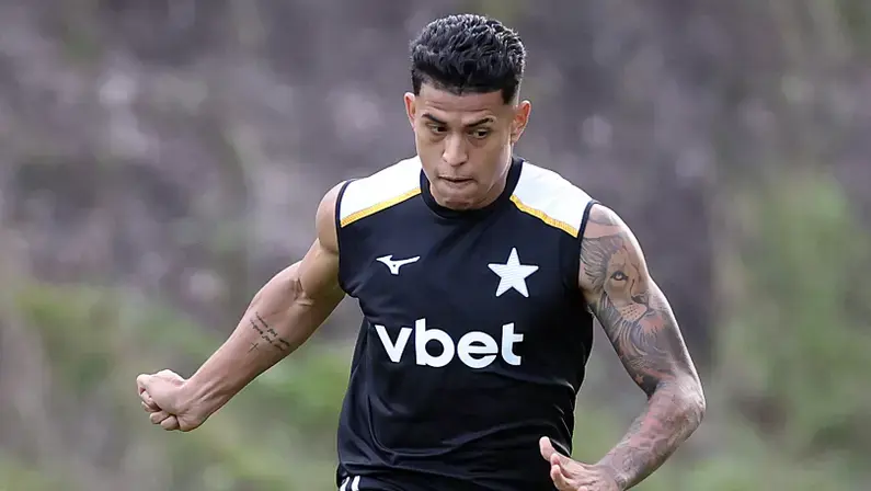 Matheus Martins é reprovado nos exames médicos do Dínamo Moscou e volta ao Botafogo
