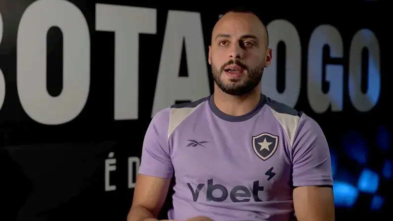 Arthur Cabral valoriza trabalho de Bellão pós-Anselmi e elogia Franclim no Botafogo: ‘Gosto de atuar assim, com jogadores mais perto’