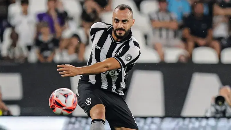Dirigente do Corinthians confirma desejo por Arthur Cabral, do Botafogo