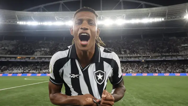 Danilo celebra ambiente positivo e sequência de vitórias do Botafogo
