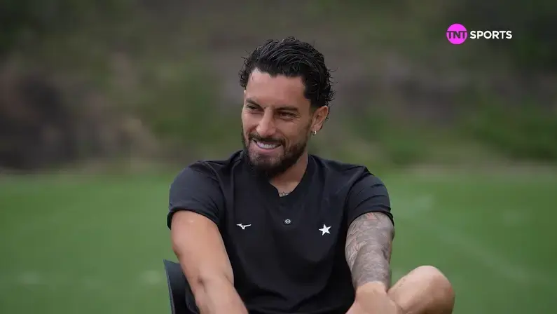 Alex Telles: 'Escolhi ficar porque o Botafogo é diferente. Algo maior está reservado na minha carreira aqui'