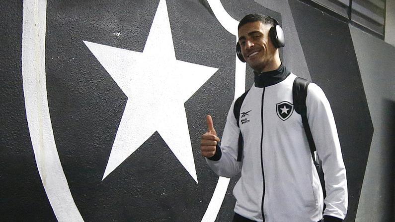 Botafogo renova contrato com Philipe Sampaio até dezembro para finalizar tratamento médico