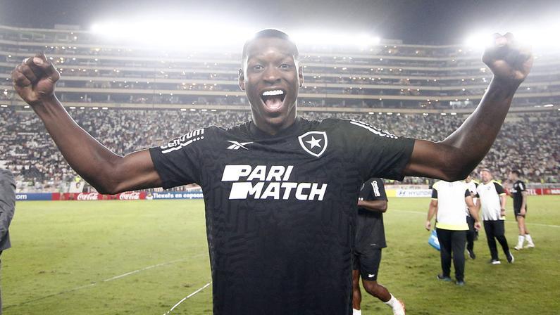 Luiz Henrique resume sentimento com 2024 glorioso do Botafogo: ‘Foi o melhor ano da minha vida’