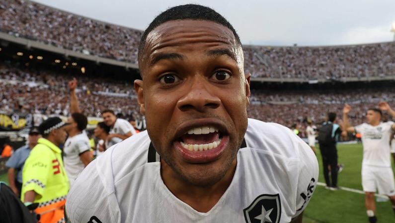 Ex-Botafogo, Júnior Santos é acusado por torcedor do Atlético-MG de rir após Biel perder pênalti em final; atacante nega