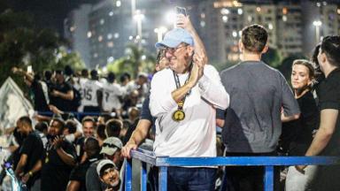 Carta de apoio a John Textor e contra ação do Botafogo social na Justiça ganha assinatura de mais 24 conselheiros Carta de apoio a John Textor e contra ação do Botafogo social na Justiça ganha assinatura de mais 24 conselheiros