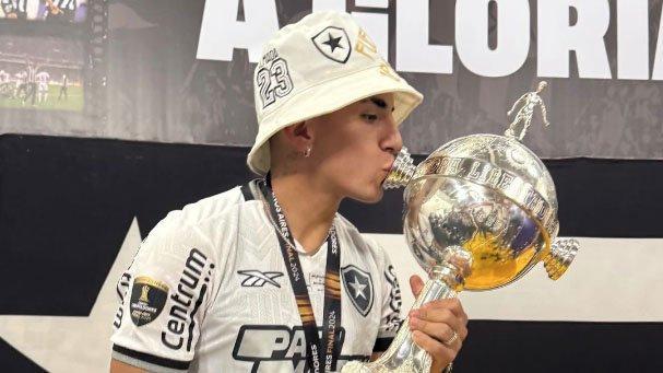 Presidente do Boca Juniors, Riquelme tentou ‘atravessar’ contratação de Thiago Almada pelo Botafogo: ‘Já tinha dado a minha palavra’