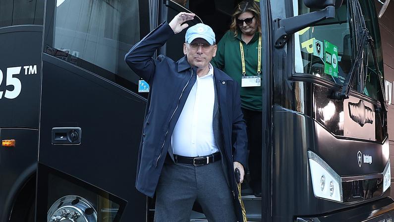 Chamado de ‘irresponsável’ pela Eagle em petição, John Textor diz que advogados da holding no Brasil ‘recebem instruções da Ares’