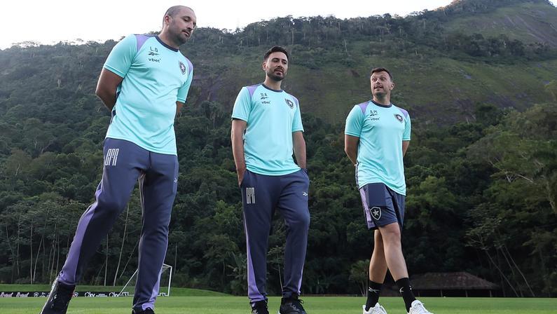 Um novo desfalque a cada quatro dias: Davide Ancelotti convive com problemas no Botafogo