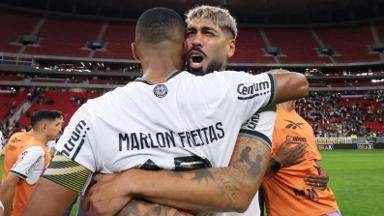 Botafogo negocia renovações de Marlon Freitas e Alexander Barboza, que receberam sondagens Botafogo negocia renovações de Marlon Freitas e Alexander Barboza, que receberam sondagens